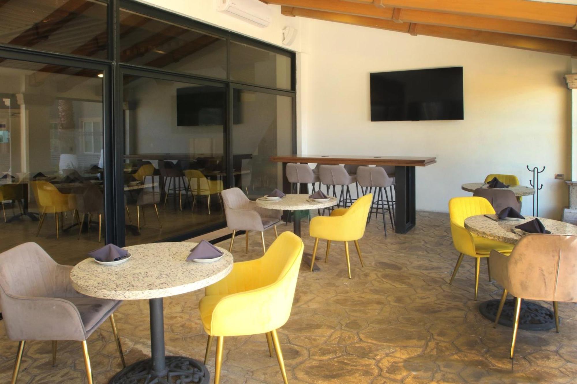 CoSuites Saltillo Hotel Exterior foto
