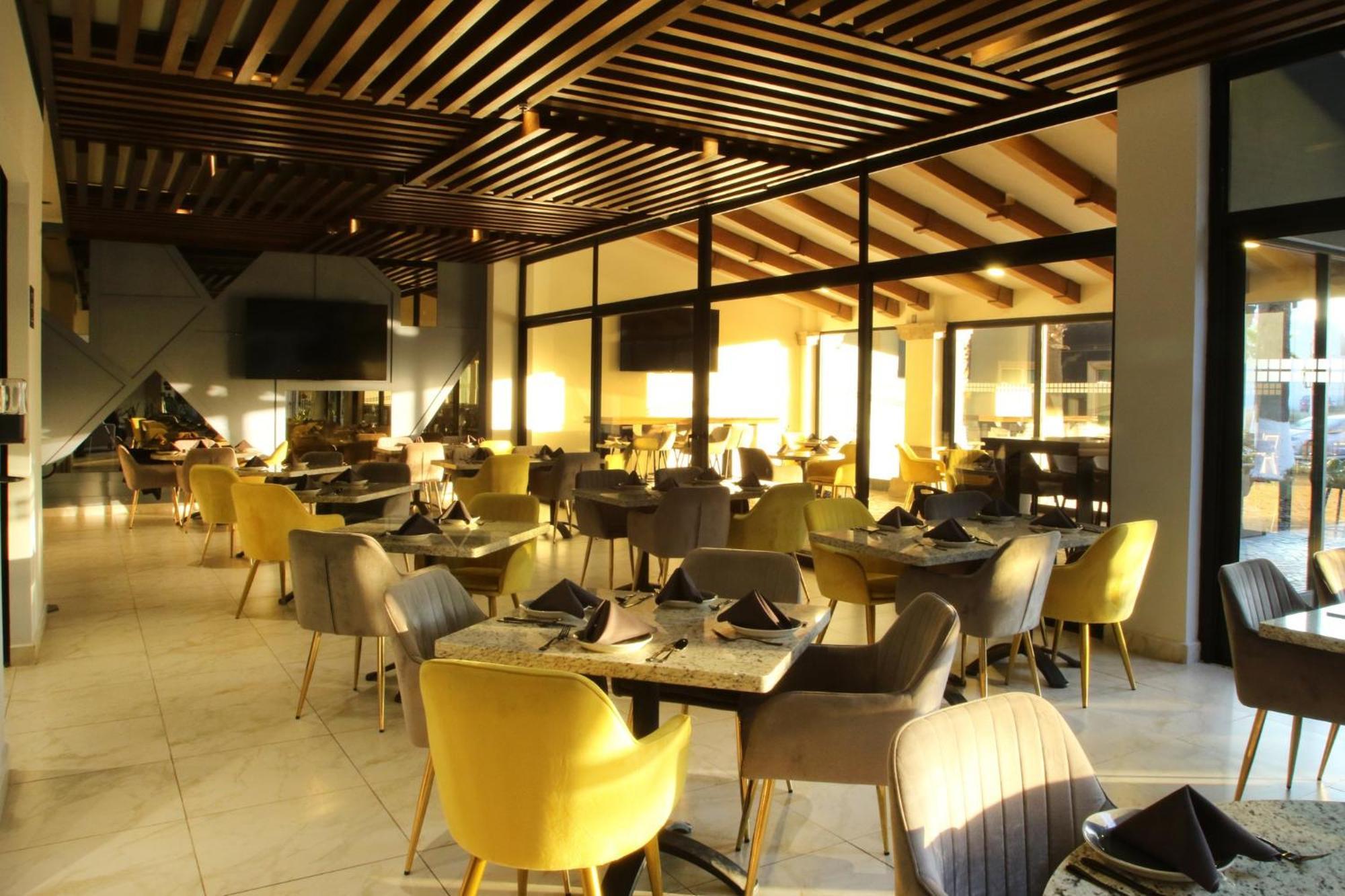 CoSuites Saltillo Hotel Exterior foto