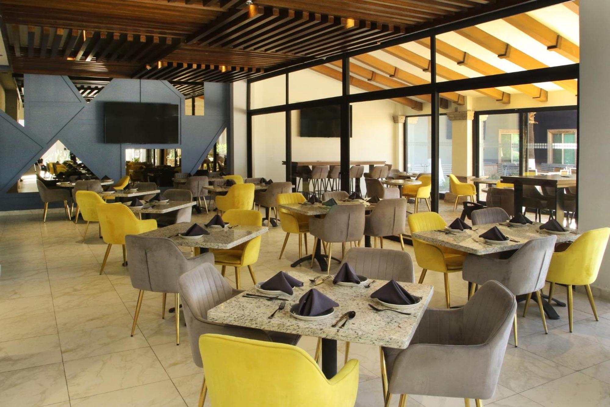 CoSuites Saltillo Hotel Exterior foto